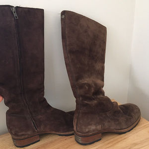 Ugg Brown Suede Boots with heel